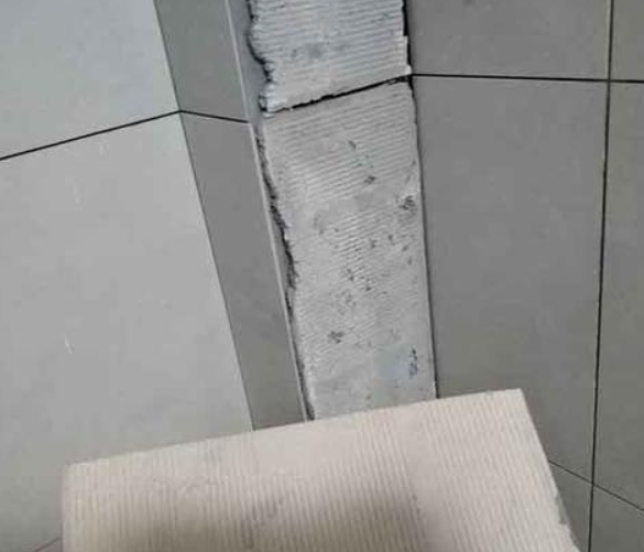 汉滨瓷砖空鼓维修公司分享下厨房瓷砖脱落的补救措施。